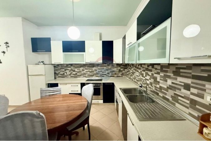 Tirane, jepet me qera apartament 2+1+Ballkon Kati 6, 140 m² 400 € 