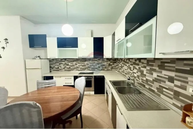 Tirane, jepet me qera apartament 2+1+Ballkon Kati 6, 140 m² 400 € 