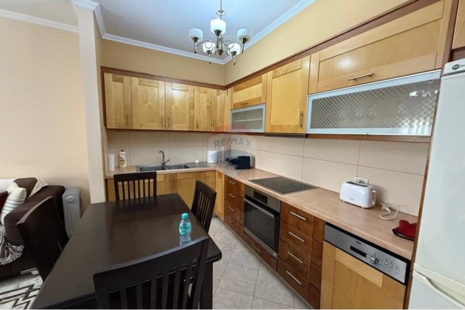 Tirane, jepet me qera apartament 2+1+Ballkon Kati 2, 100 m² 400 € 