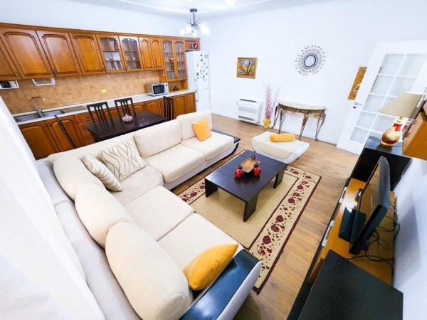 Jepet Super Apartament 2+1 me Qera ne Bllok pranë Gardës së Republikës, Tiranë,  Kati 2, 120 m² 1.000 €uro