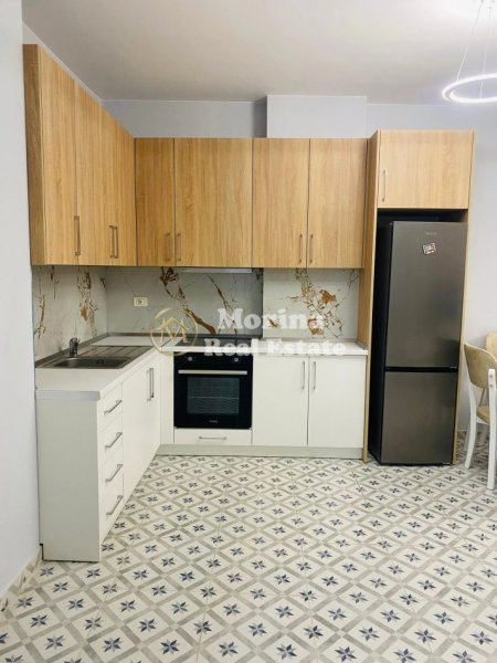 Tirane, jepet me qera apartament 1+1 Kati 3, 65 m² 450 € (Fresku)