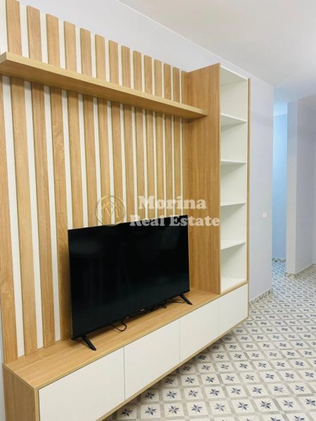 Tirane, jepet me qera apartament 1+1 Kati 3, 65 m² 450 € (Fresku)