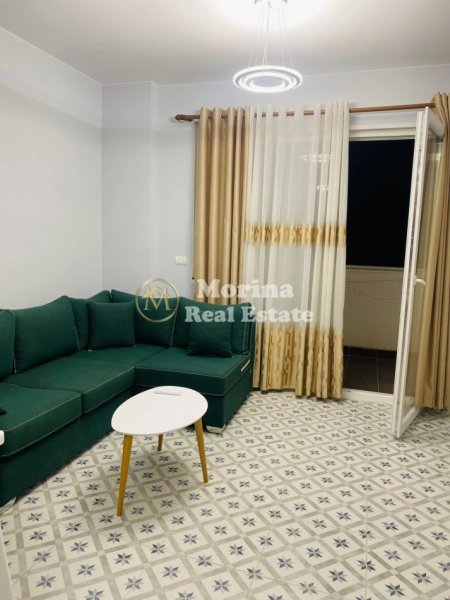 Tirane, jepet me qera apartament 1+1 Kati 3, 65 m² 450 € (Fresku)