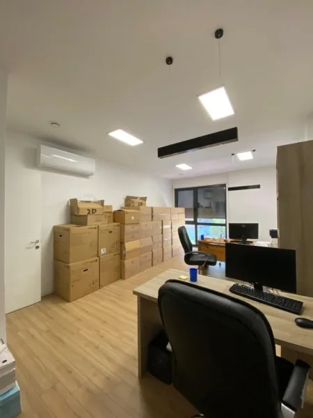 Tirane, jepet me qera zyre Kati 1, 320 m² 4.200 € (BULEVARDI ZOGU I PARE)