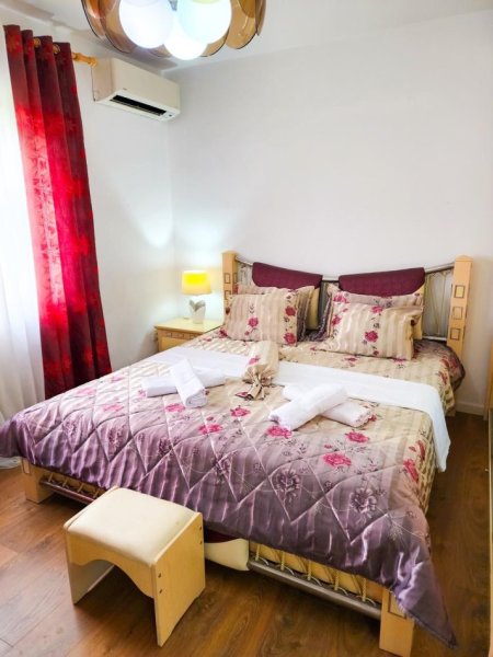 Jepet Super Apartament 2+1 me Qera ne Bllok pranë Gardës së Republikës, Tiranë,  Kati 2, 120 m² 1.000 €uro