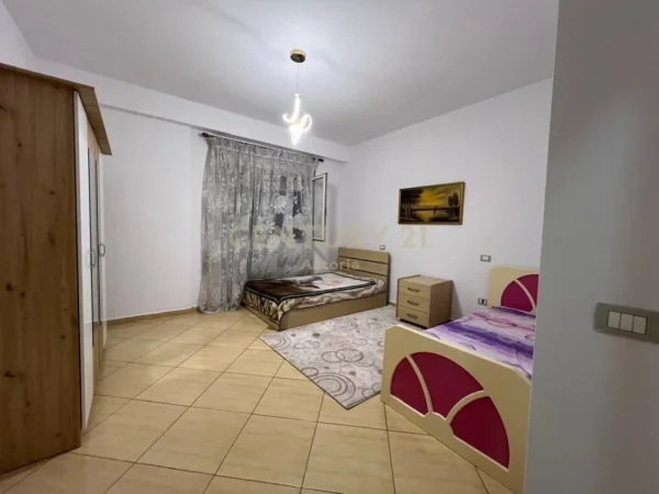 Tirane, jepet me qera apartament 2+1 Kati 8, 105 m² 750 € (prane kompleksit Delijorgji)
