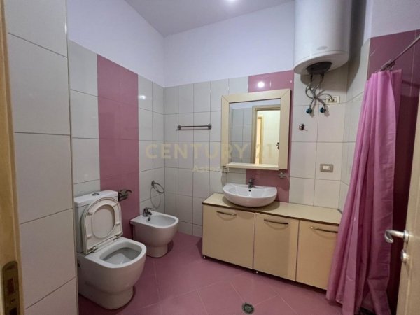Tirane, jepet me qera apartament 2+1 Kati 8, 105 m² 750 € (prane kompleksit Delijorgji)