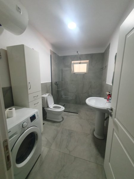 Jepet Super Apartament 2+1 me Qera ne Bllok pranë Gardës së Republikës, Tiranë,  Kati 2, 120 m² 1.000 €uro