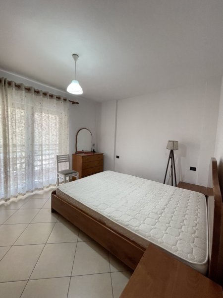 Tirane, jepet me qera apartament 2+1+Ballkon Kati 6, 110 m² 450 € (Yzberisht)