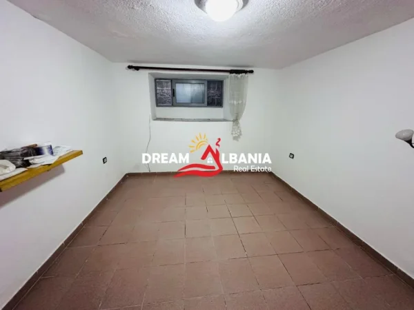 Tirane, jepet me qera magazine , 30 m² 250 € (tek Zogu i Zi)