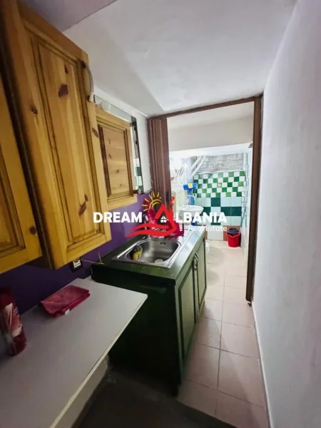 Tirane, jepet me qera magazine , 30 m² 250 € (tek Zogu i Zi)