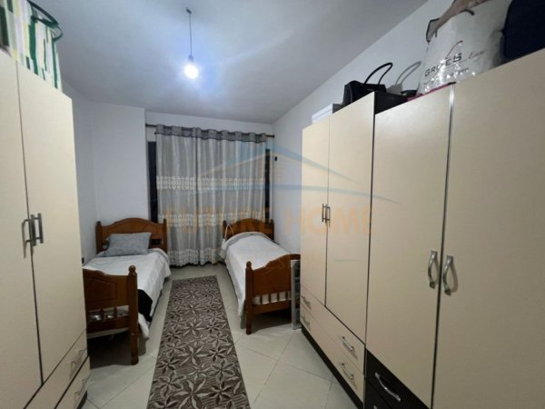 Tirane, shes apartament 2+1+Ballkon Kati 2, 105 m² 120.000 € (UNAZA E RE)