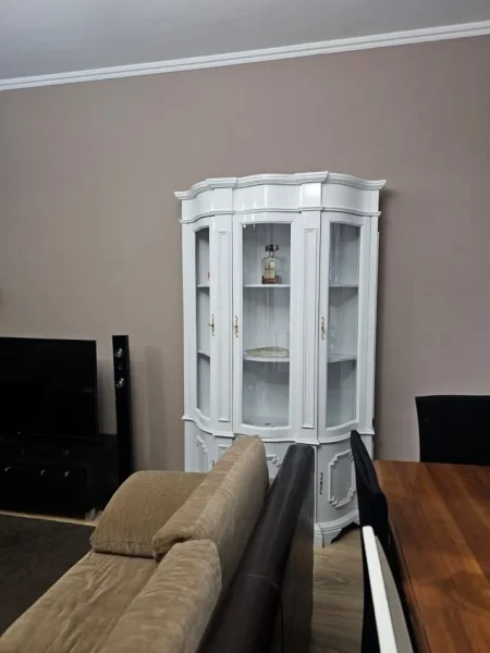 Tirane, jepet me qera apartament 2+1+Ballkon Kati 4, 120 m² 900 € (Kristal Centre)