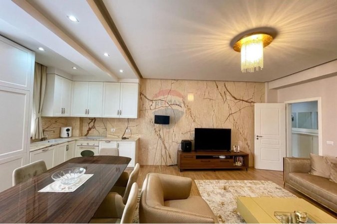 Tirane, jepet me qera apartament 2+1+Ballkon Kati 4, 125 m² 900 € 