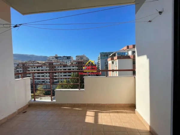 Vlore, shitet apartament 1+1+Ballkon Kati 8, 71 m² 117.000 € (Rruga gjergj Arianiti)