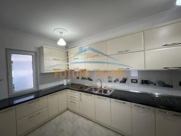 Tirane, jepet me qera apartament 2+1 Kati 11, 294 m² 1.200 € (SELIVA)
