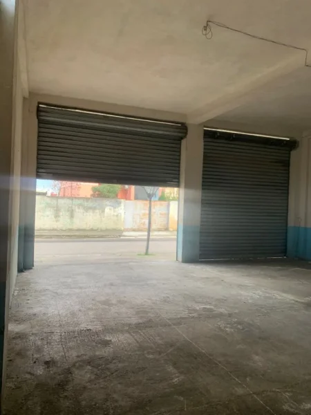 Tirane, shitet magazine Kati 0, 180 m² 190.000 € (PRANE QTU)