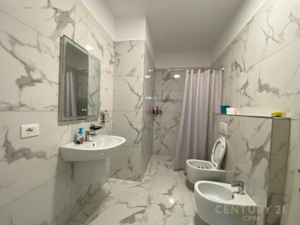 Tirane, jepet me qera apartament 2+1 Kati 4, 104 m² 700 € (zonën e Unazës së Re, tek Oasis Residence)