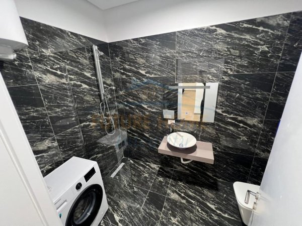 Tirane, jepet me qera apartament 2+1+Ballkon Kati 3, 96 m² 800 € (Rruga Riza Cerova)