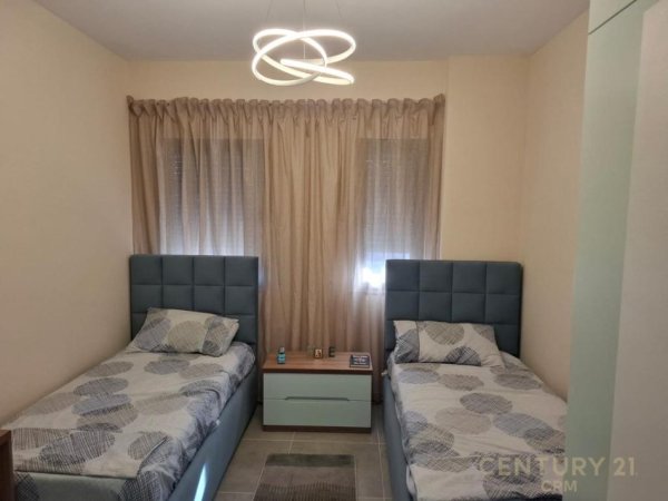Tirane, jepet me qera apartament 2+1 Kati 4, 104 m² 700 € (zonën e Unazës së Re, tek Oasis Residence)