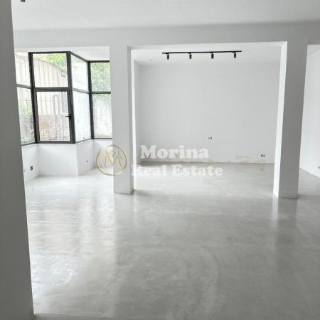 Tirane, jepet me qera ambjent biznesi Kati 0, 100 m² 1.000 € (Qender)