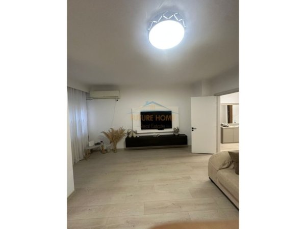 Tirane, jepet me qera apartament 2+1+Ballkon Kati 3, 117 m² 850 € (Brryl)