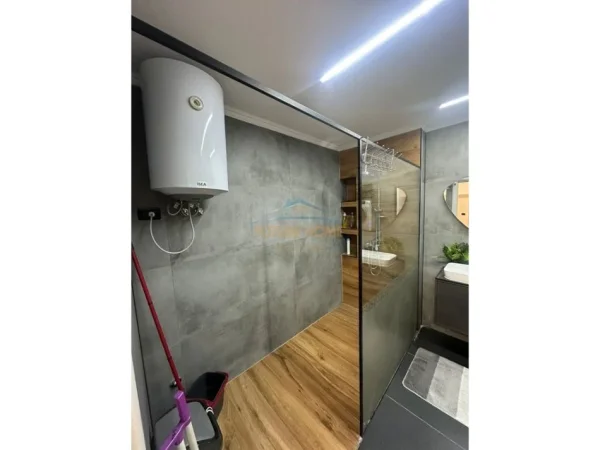 Tirane, jepet me qera apartament 2+1+Ballkon Kati 3, 117 m² 850 € (Brryl)