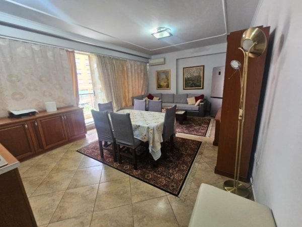 Tirane, jepet me qera apartament 2+1+Ballkon Kati 2, 95 m² 750 € (Ngjitur me parkimin te Poligoni Rogat)