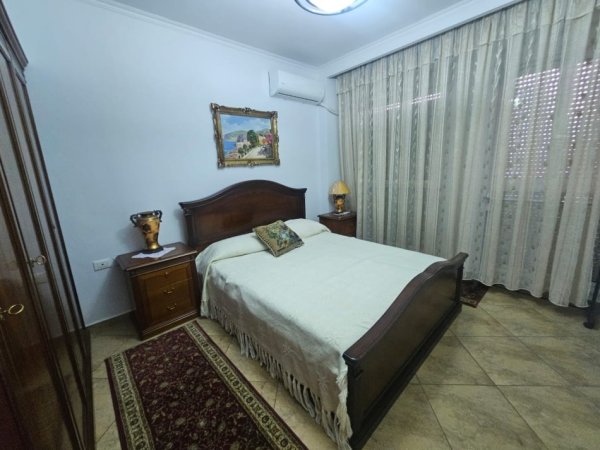 Tirane, jepet me qera apartament 2+1+Ballkon Kati 2, 95 m² 750 € (Ngjitur me parkimin te Poligoni Rogat)