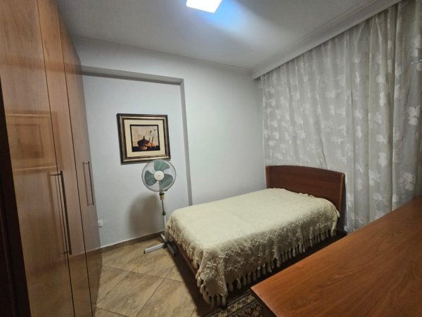 Tirane, jepet me qera apartament 2+1+Ballkon Kati 2, 95 m² 750 € (Ngjitur me parkimin te Poligoni Rogat)