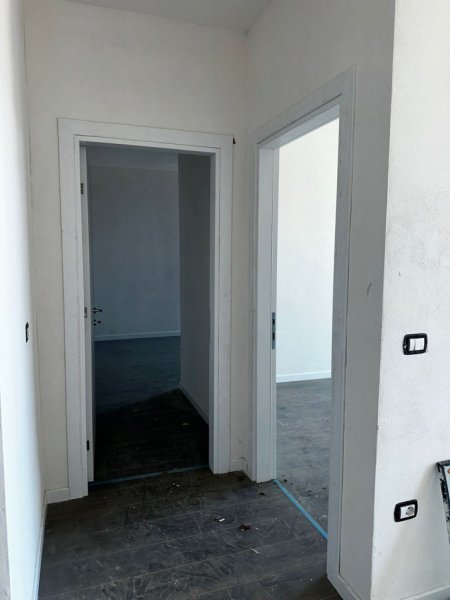 Tirane, shitet apartament 2+1+Ballkon Kati 11, 124 m² (ish fusha e aviacionit)