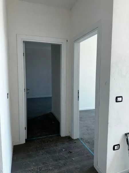 Tirane, shitet apartament 2+1+Ballkon Kati 11, 124 m² (ish fusha e aviacionit)