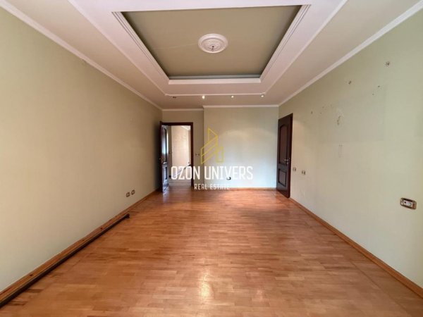 Tirane, shitet apartament 2+1+Ballkon Kati 4, 140 m² 350.000 € (Kafe Roma, Bulevardi Bajram Curri)