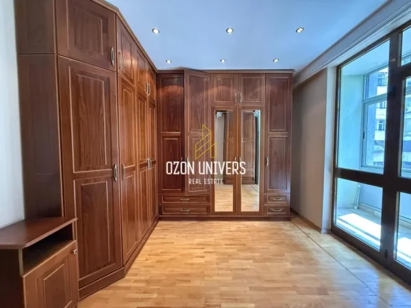 Tirane, shitet apartament 2+1+Ballkon Kati 4, 140 m² 350.000 € (Kafe Roma, Bulevardi Bajram Curri)