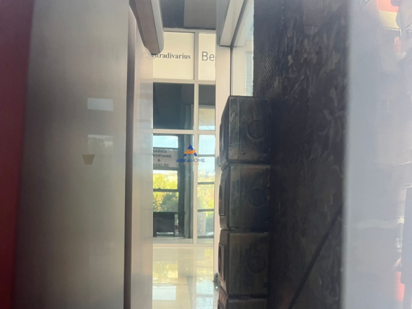 Tirane, jepet me qera ambjent biznesi Kati 1, 64 m² 1.000 € 