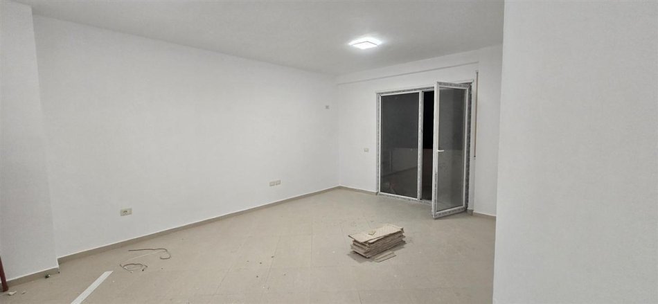 Tirane, shitet apartament 1+1+Ballkon Kati 3, 75 m² 78.500 € (FRESK)