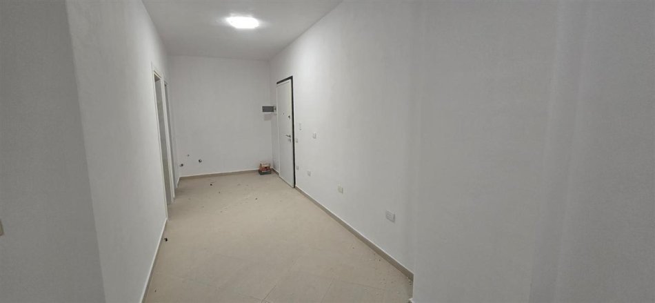 Tirane, shitet apartament 1+1+Ballkon Kati 3, 75 m² 78.500 € (FRESK)