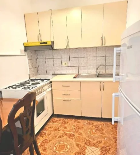 Tirane, jepet me qera apartament 2+1 Kati 1, 70 m² 450 € (rruga jordan misja)