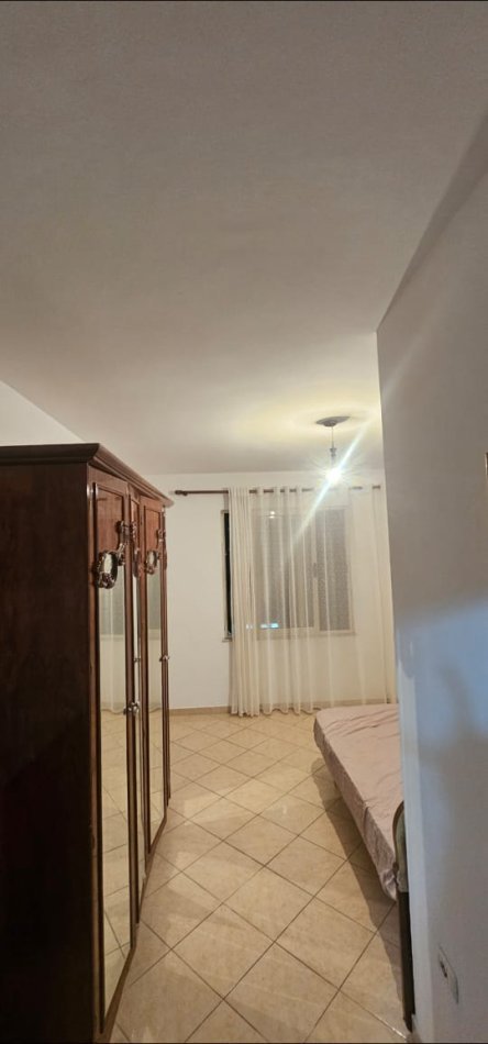 Tirane, shitet apartament 1+1 Kati 3, 72 m² 110.000 € (yzberisht)