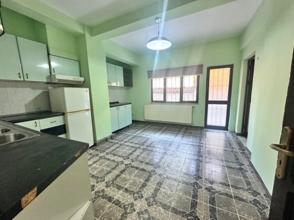 Tirane, jepet me qera ambjent biznesi Kati 1, 120 m² 700 € (Pas Spitalit Gjerman, Tiranë)