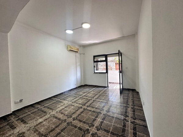 Tirane, jepet me qera ambjent biznesi Kati 1, 120 m² 700 € (Pas Spitalit Gjerman, Tiranë)