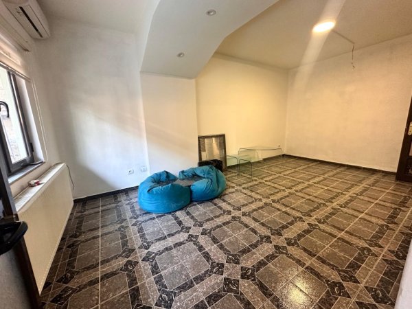 Tirane, jepet me qera ambjent biznesi Kati 1, 120 m² 700 € (Pas Spitalit Gjerman, Tiranë)