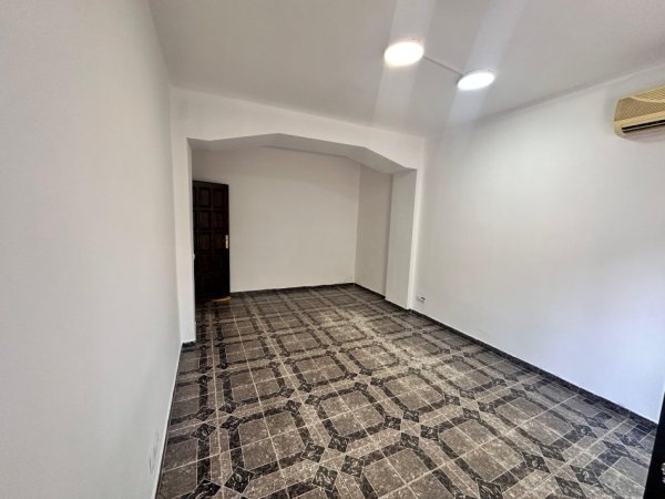 Tirane, jepet me qera ambjent biznesi Kati 1, 120 m² 700 € (Pas Spitalit Gjerman, Tiranë)