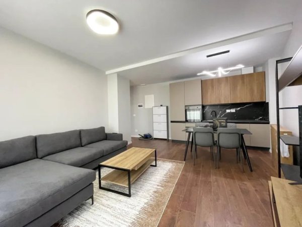 Tirane, jepet me qera apartament 1+1+Ballkon Kati 5, 85 m² 900 € (LakeView)