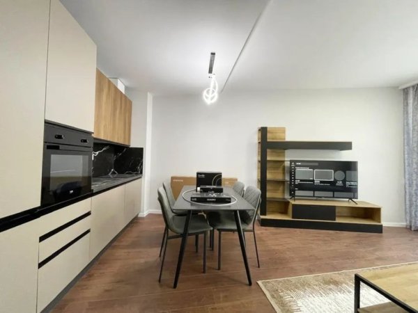 Tirane, jepet me qera apartament 1+1+Ballkon Kati 5, 85 m² 900 € (LakeView)