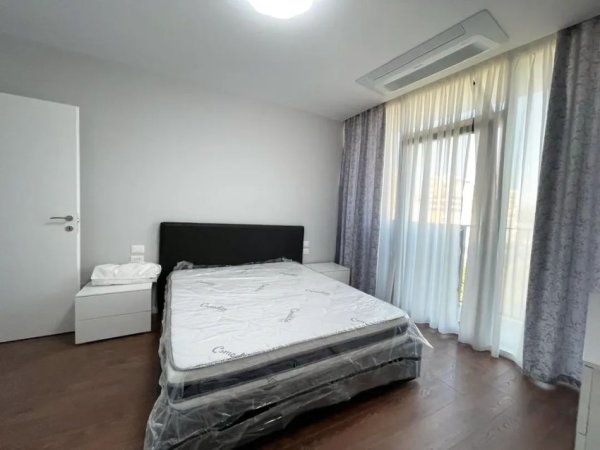 Tirane, jepet me qera apartament 1+1+Ballkon Kati 5, 85 m² 900 € (LakeView)
