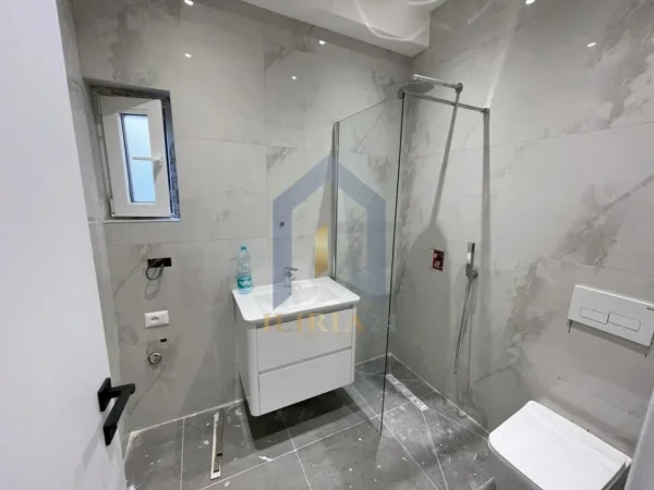 Tirane, shitet apartament 1+1+Ballkon Kati 1, 60 m² 98.450 € (Ali Dem)