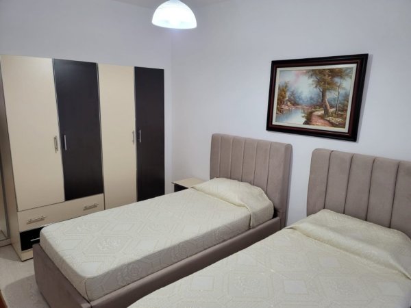 Tirane, jepet me qera apartament 2+1+Ballkon Kati 5, 80 m² 650 € (Rruga e durresit ,prane kafe Flora)