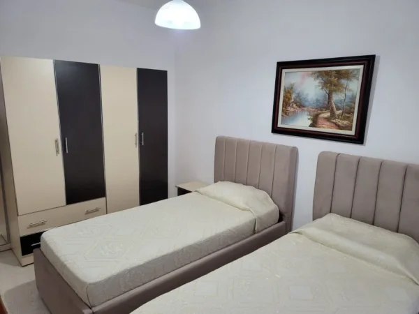 Tirane, jepet me qera apartament 2+1+Ballkon Kati 5, 80 m² 650 € (Rruga e durresit ,prane kafe Flora)