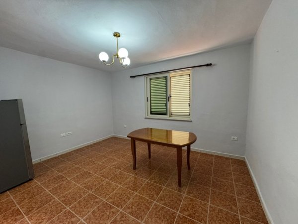 Tirane, jepet me qera apartament 1+1 Kati 5, 55 m² 420 € (Rruga Naim Frasheri)